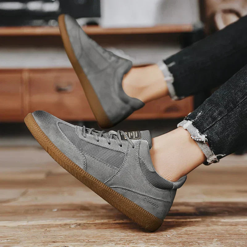 Tom Hollinger | Comfortable orthopedic sneakers for all-day support
