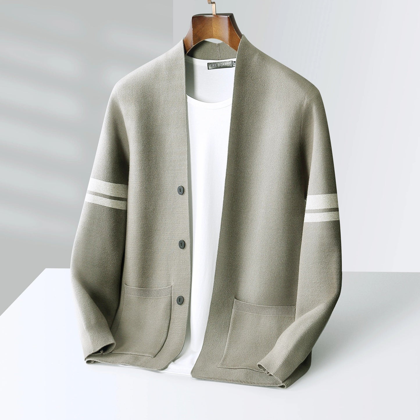Tom Hollinger | Herren Merino-Mischung Cardigan mit gestreiften Ärmeln und aufgesetzten Taschen