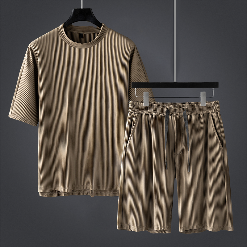 Tom Hollinger | Summer comfort two-part lounge set