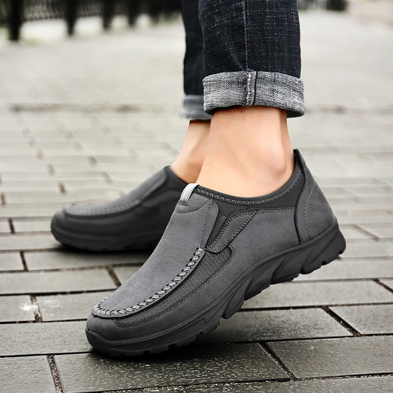 Tom Hollinger | Bequeme Slipper mit handgenähtem Design