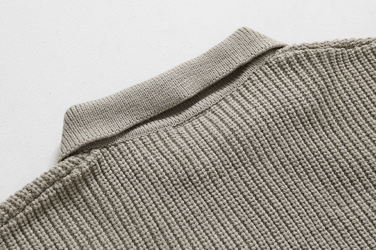 Tom Hollinger | Gemütlicher gestrickter Pullover mit halbem Reißverschluss und verstellbarem Kragen