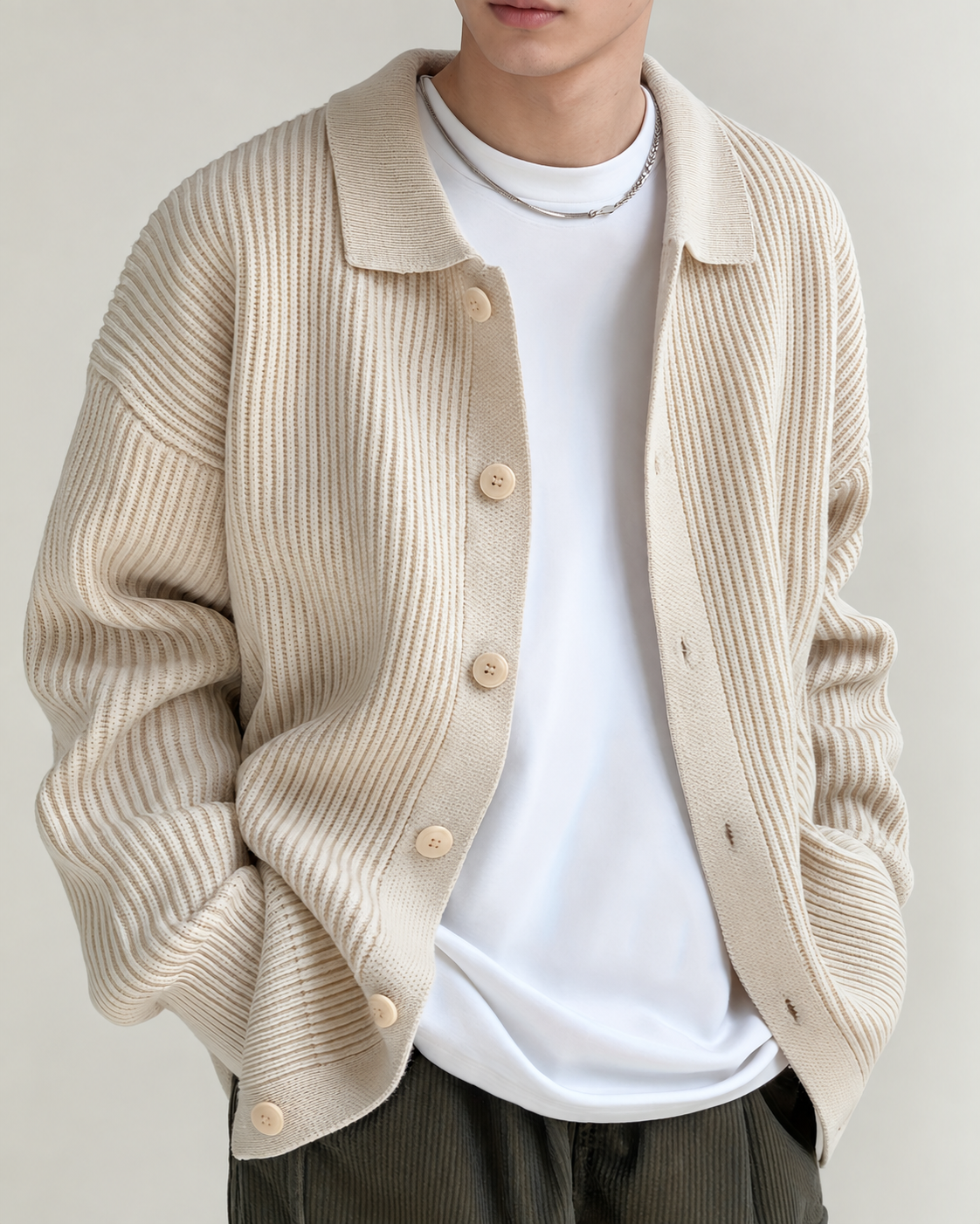Gerippte Strickjacke Mit Spitzkragen