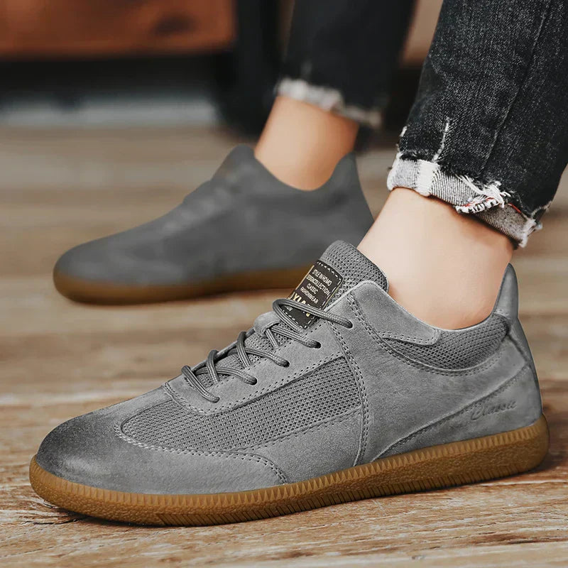 Tom Hollinger | Comfortable orthopedic sneakers for all-day support