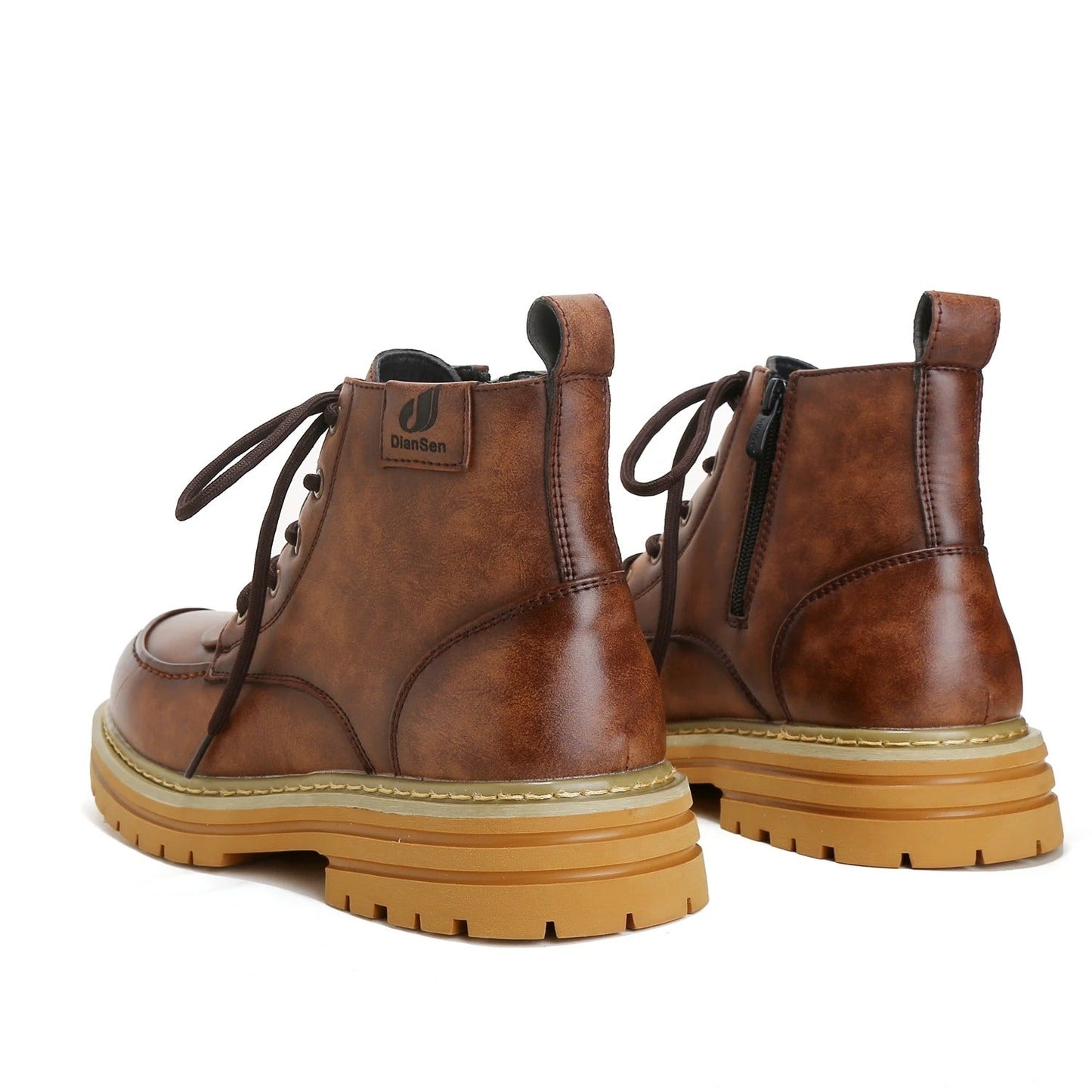 Tom Hollinger | Robust lace-up boots for outdoor adventures