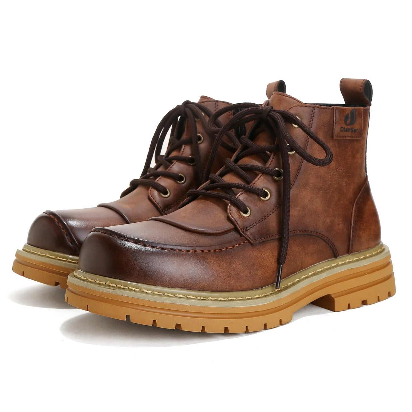 Tom Hollinger | Robust lace-up boots for outdoor adventures