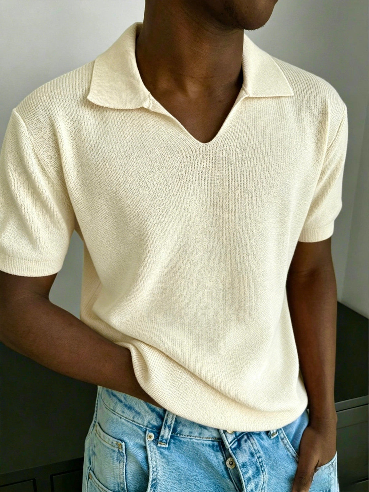 Rippstrick-Poloshirt für Damen mit offenem V-Ausschnitt