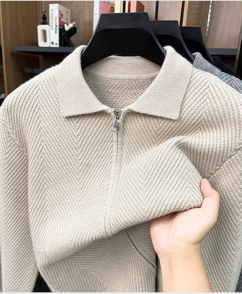 Rückansicht der Herren-Strickjacke mit Chevron-Muster