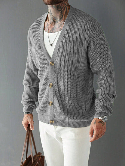Nahaufnahme des weichen Rippstricks der Damenstrickjacke