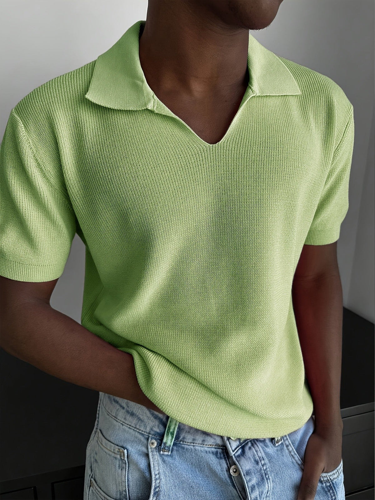 Rückansicht des schlichten Damen-Poloshirts aus Rippstrick