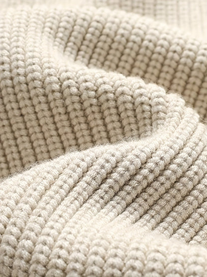 Ärmel und Bündchen der gerippten Strickjacke im Detail