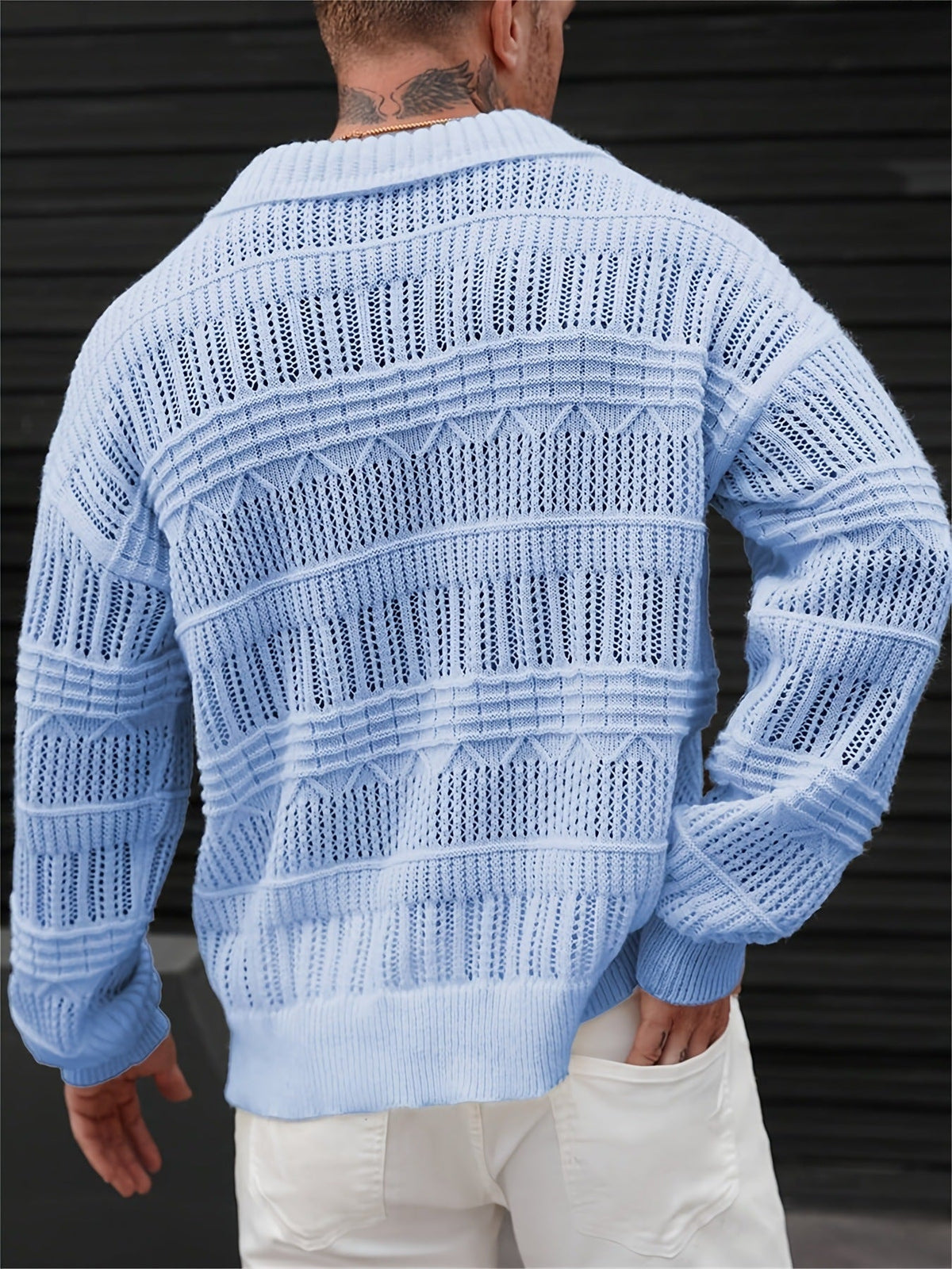 Rückansicht des Herren-Polos mit langen Ärmeln