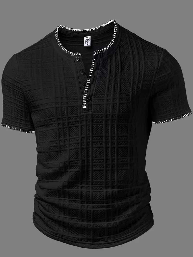 Herren Henley-T-Shirt mit Struktur in Nahaufnahme des Stoffes