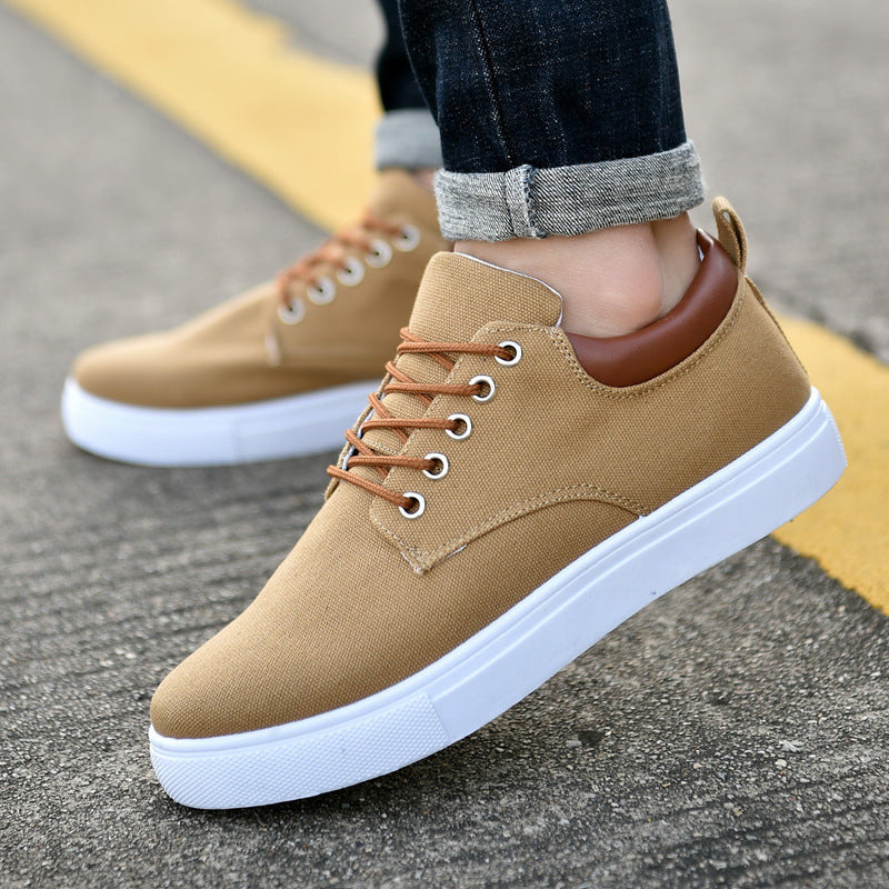 Vorderansicht des Herren-Canvas-Sneakers mit runder Schuhspitze