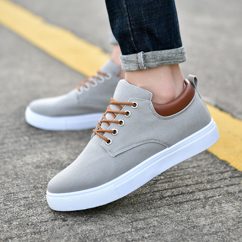 Seitenprofil des robusten Herren-Canvas-Sneakers