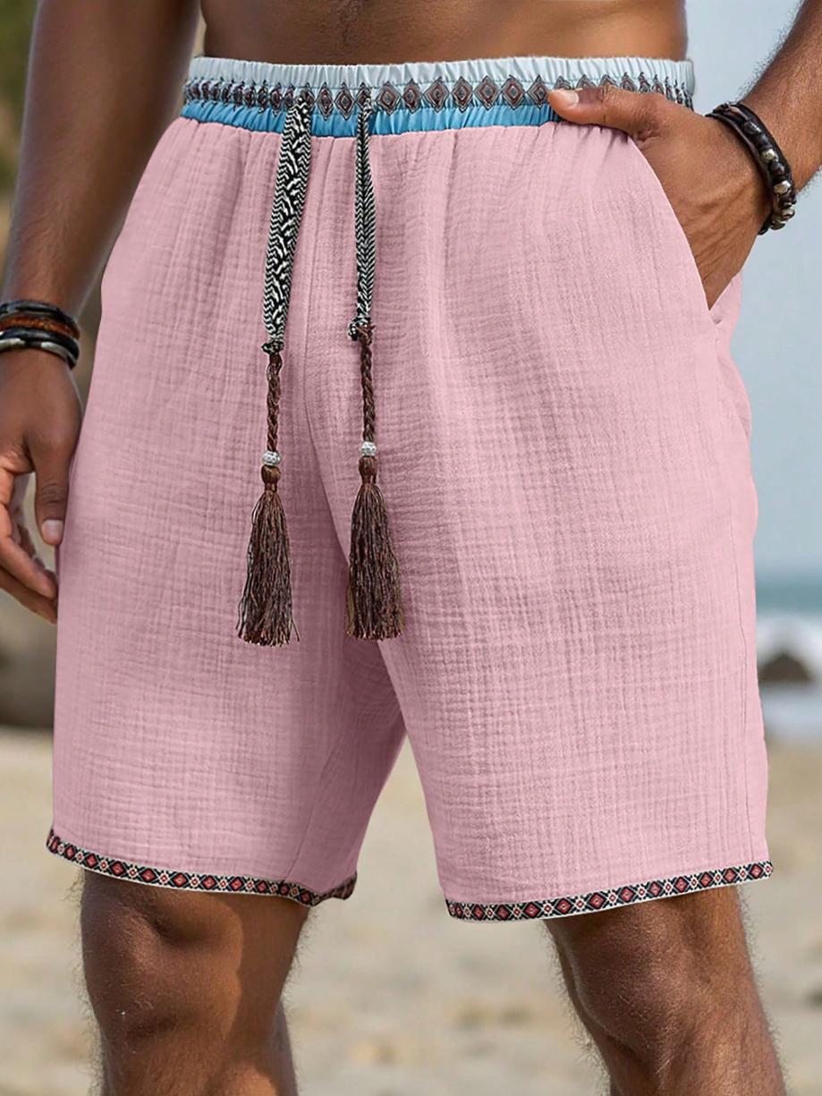 Herren Leinenmix Shorts mit lockerer Passform am Model