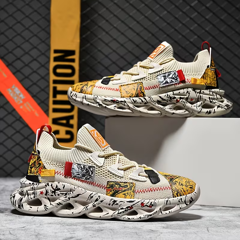 Unisex Sneaker aus seitlicher Perspektive mit auffälligem Sohlenprofil