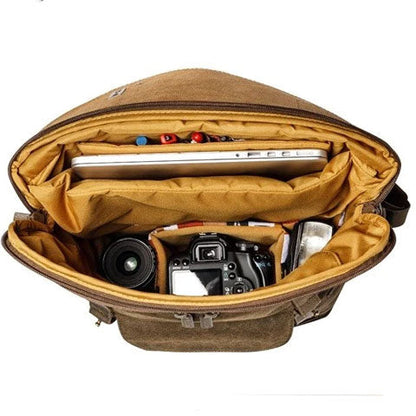 Tom Hollinger |  Canvas- und Leder-Rucksack im Vintage-Kamera-Stil