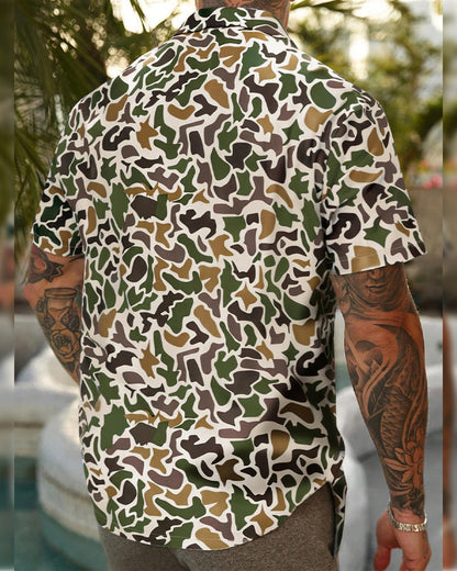Herren Kurzarmhemd mit Camouflage-Muster in Regular Fit, Rückansicht