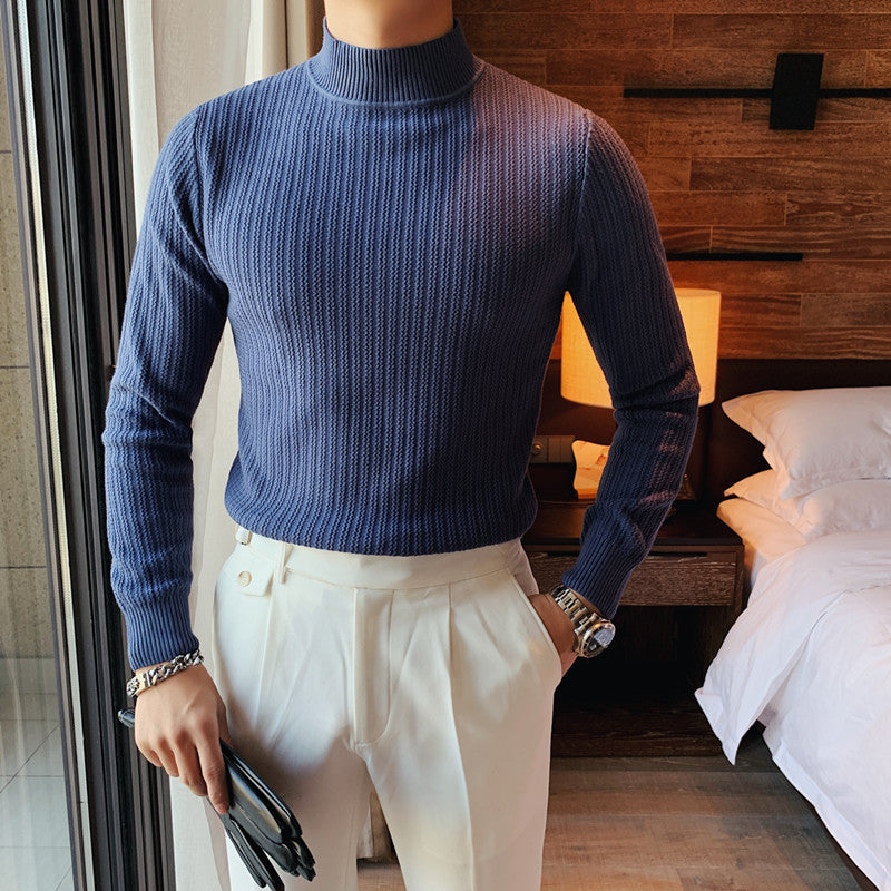 Detailaufnahme des klassischen Kragens am Herrenpullover