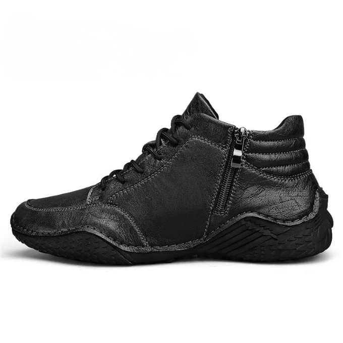 Herrenstiefel aus Leder mit markanter, griffiger Laufsohle
