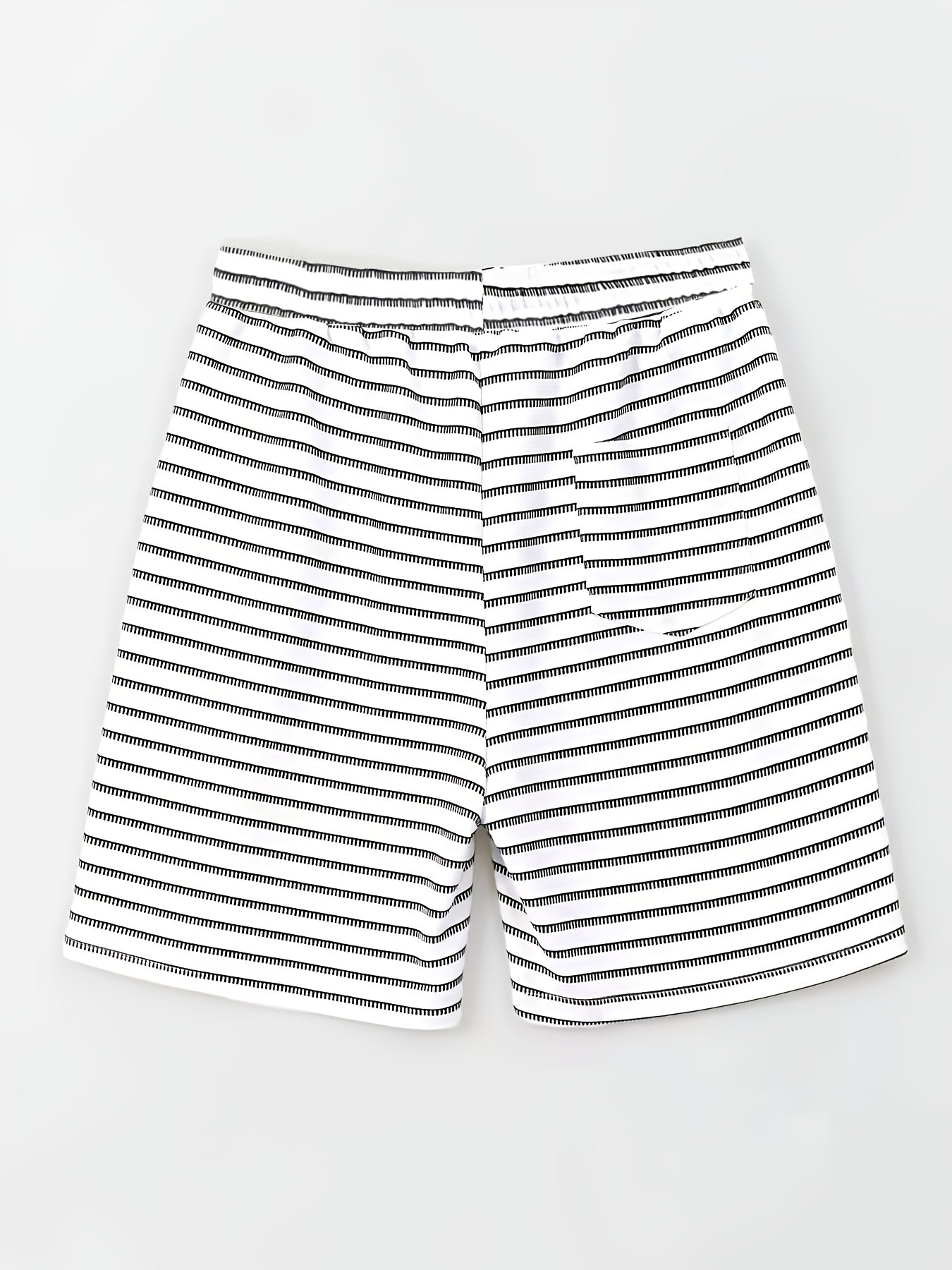 Herren Shorts mit Streifenmuster in entspannter Passform am Model