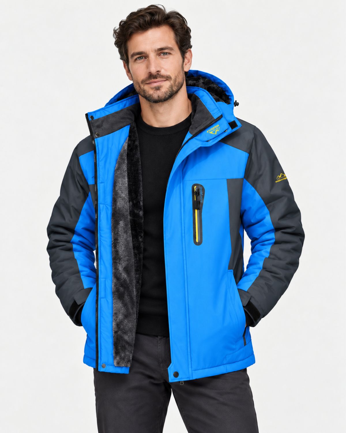 Rückansicht der lockeren Herren-Winterjacke mit Kapuze
