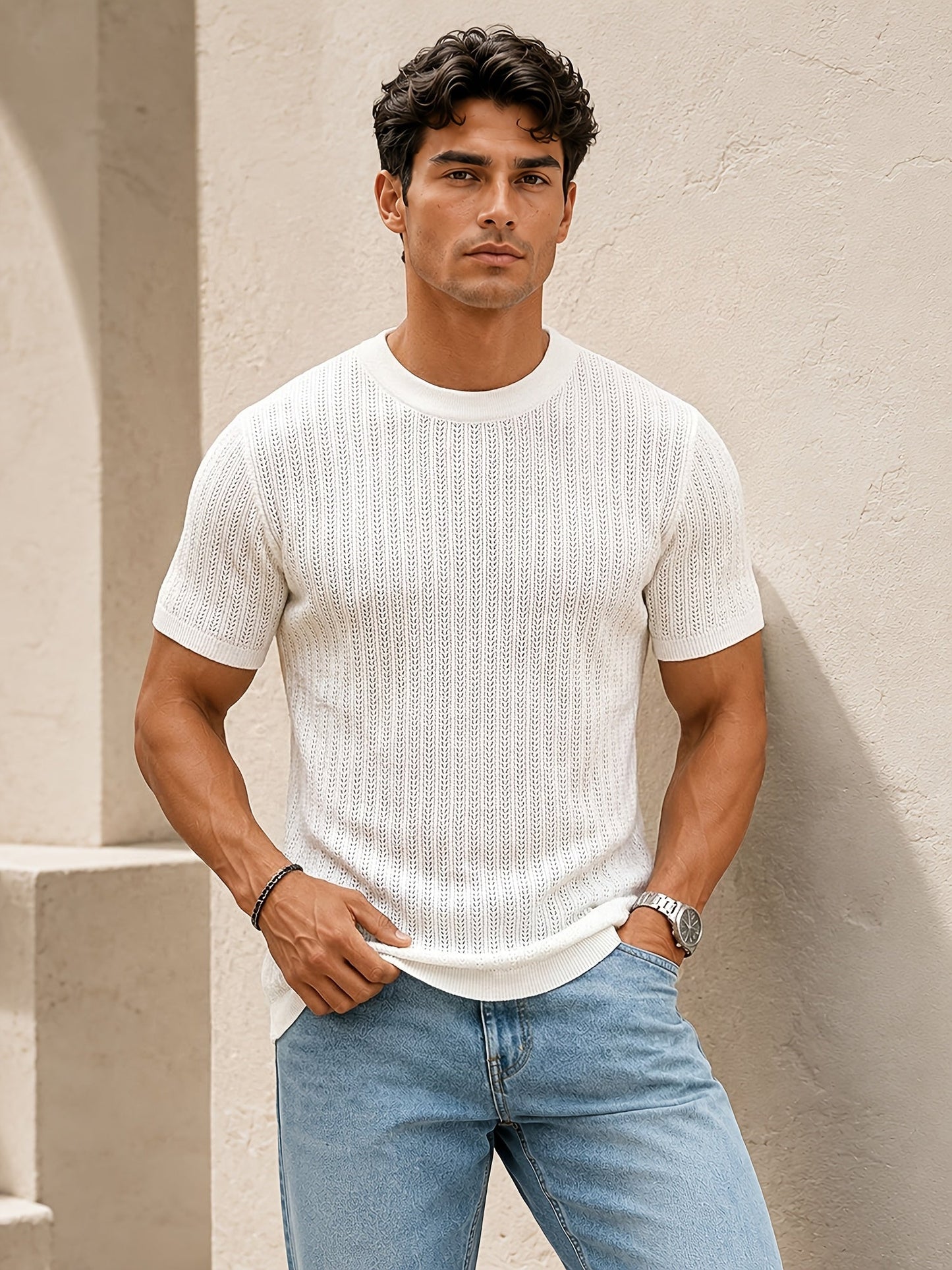 Detailansicht von Ärmel und Saum des Herren Strickshirts
