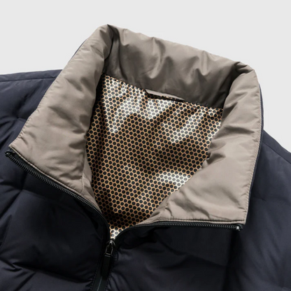 Leichte Steppjacke für Herren in einer vollständigen Ansicht