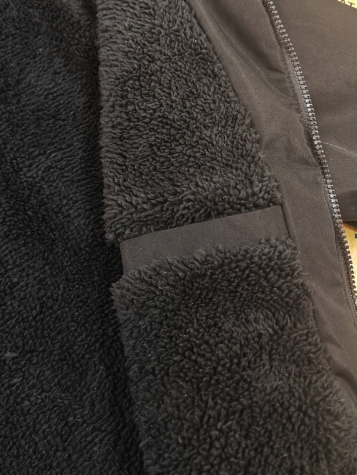 Gefütterte Herrenjacke mit Kapuze für unterwegs