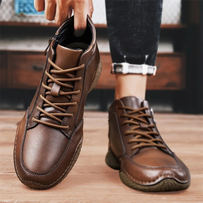 Detailansicht der strapazierfähigen Sohle der Lederstiefel