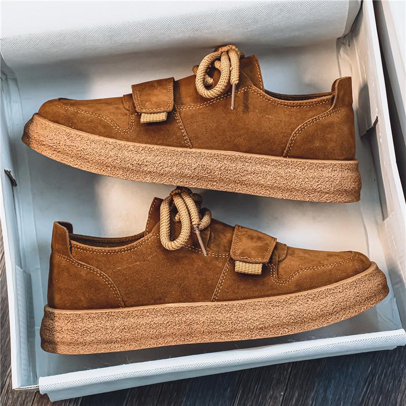 Herren Wildleder Sneaker mit strukturierter Plateausohle von hinten