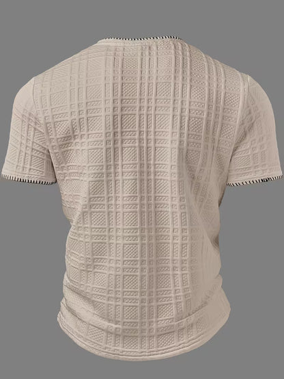 Herren Henley-T-Shirt mit Struktur kombiniert zu lässigem Outfit