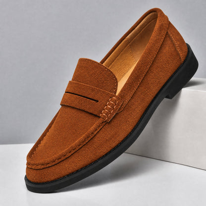 Penny-Loafer aus Veloursleder in seitlicher Ansicht