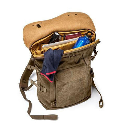 Tom Hollinger |  Canvas- und Leder-Rucksack im Vintage-Kamera-Stil