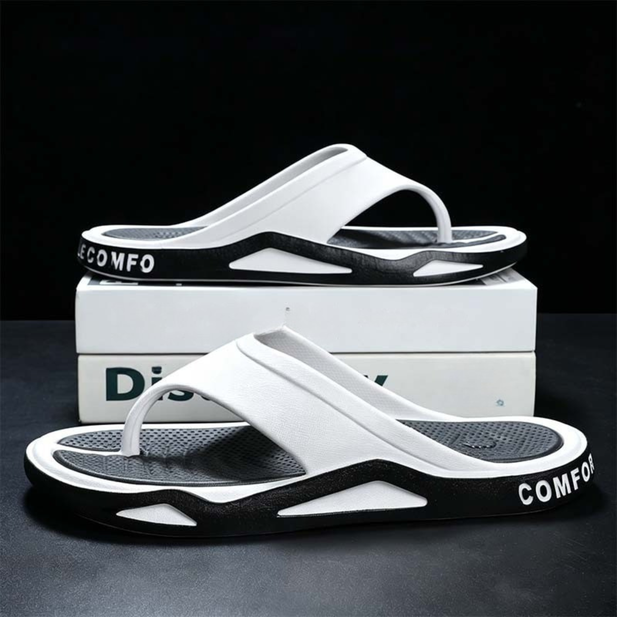 Herren Zehentrenner Sandalen mit flexibler Sohle in Nahaufnahme