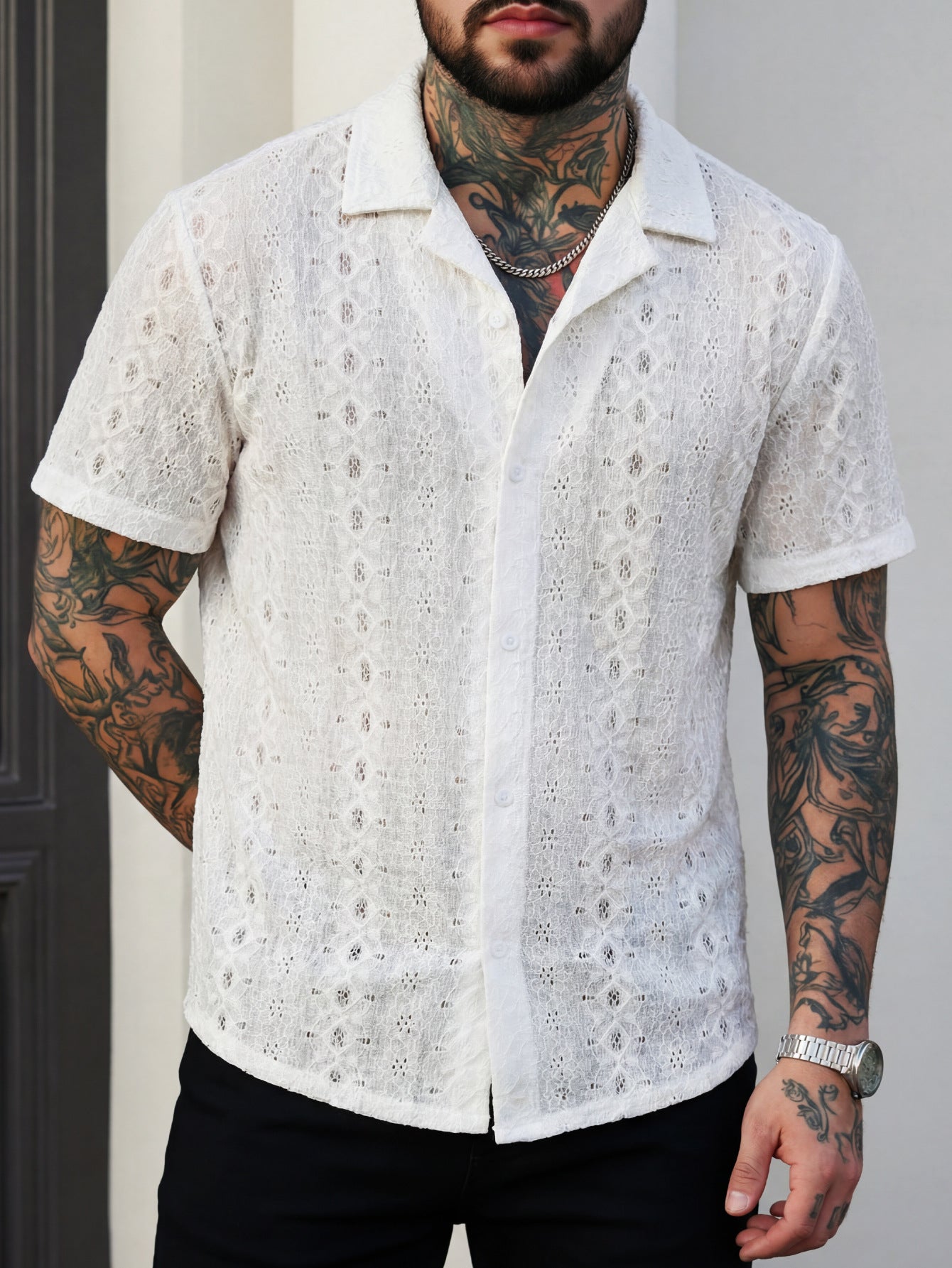 Seitenansicht des Herren Strickhemds mit kurzen Ärmeln