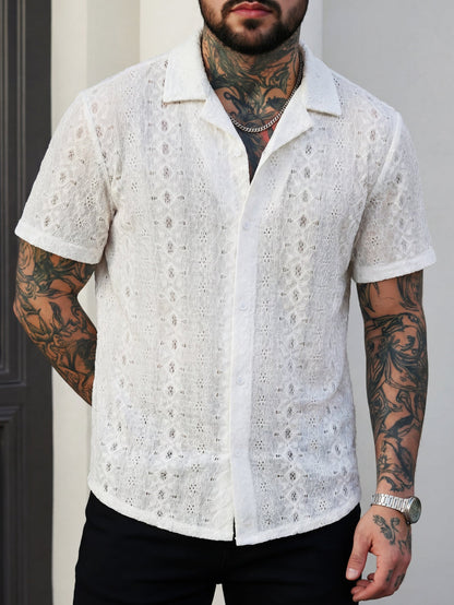 Seitenansicht des Herren Strickhemds mit kurzen Ärmeln