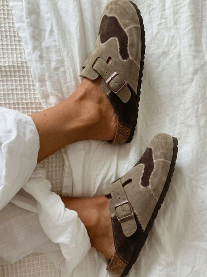Patchwork-Clogs aus beigem Veloursleder, Detailansicht der Oberseite