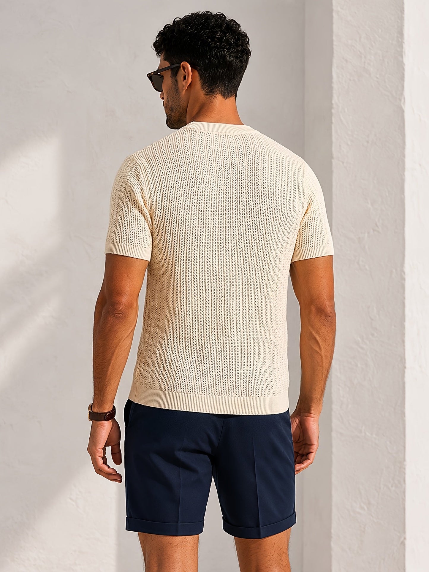 Herren Strickshirt mit Struktur am Oberkörper gestylt