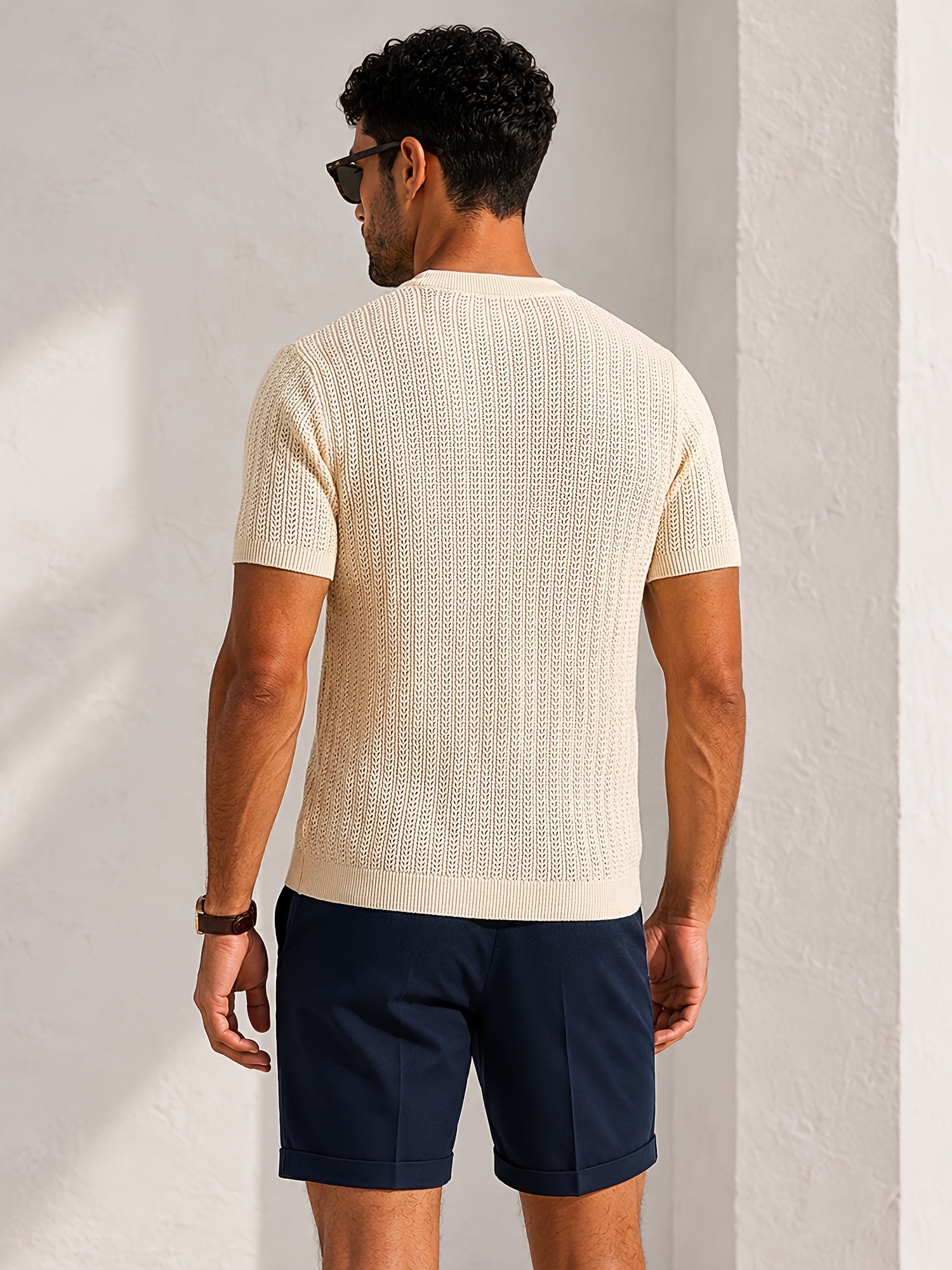 Herren Strickshirt mit Struktur am Oberkörper gestylt