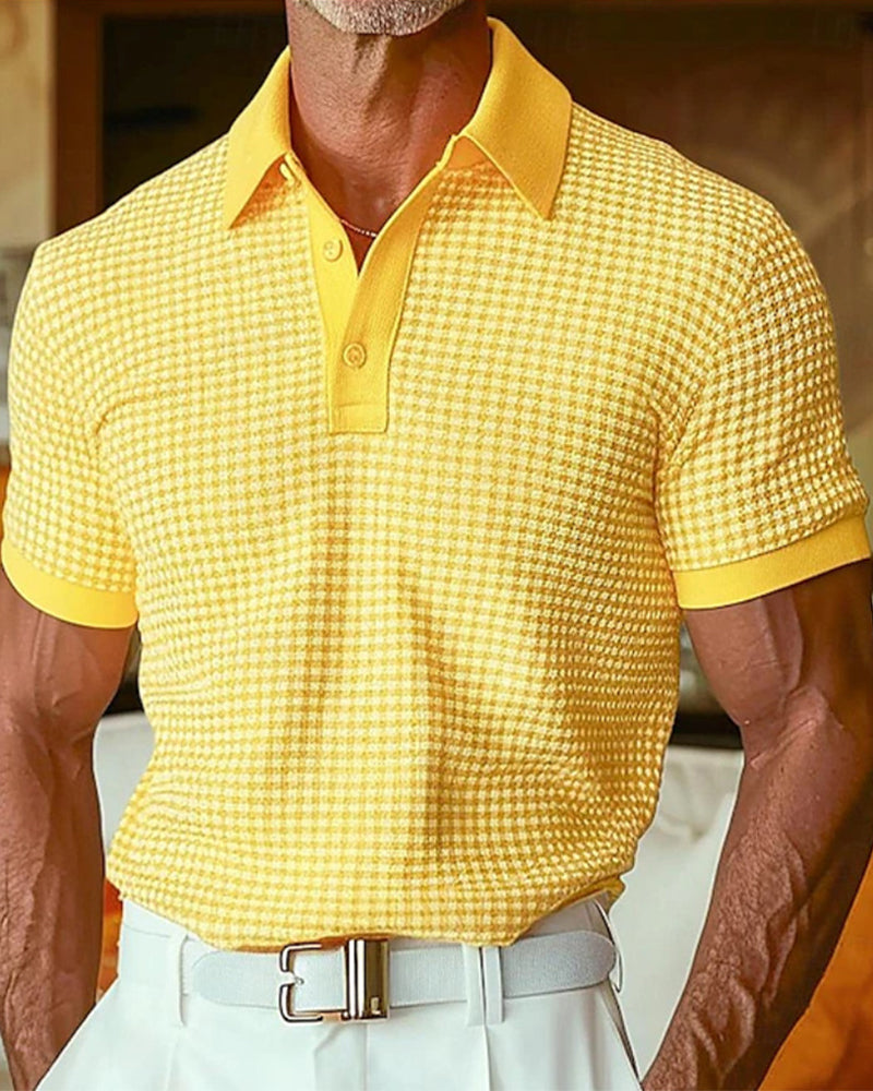 Herren-Poloshirt mit Kragen, Knopfleiste und kurzen Ärmeln in Vorderansicht