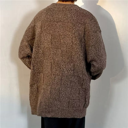 Detailansicht des Rautenmusters am Herrenpullover