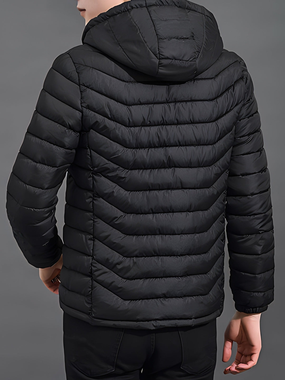 Steppjacke mit schützender Kapuze für kalte Tage