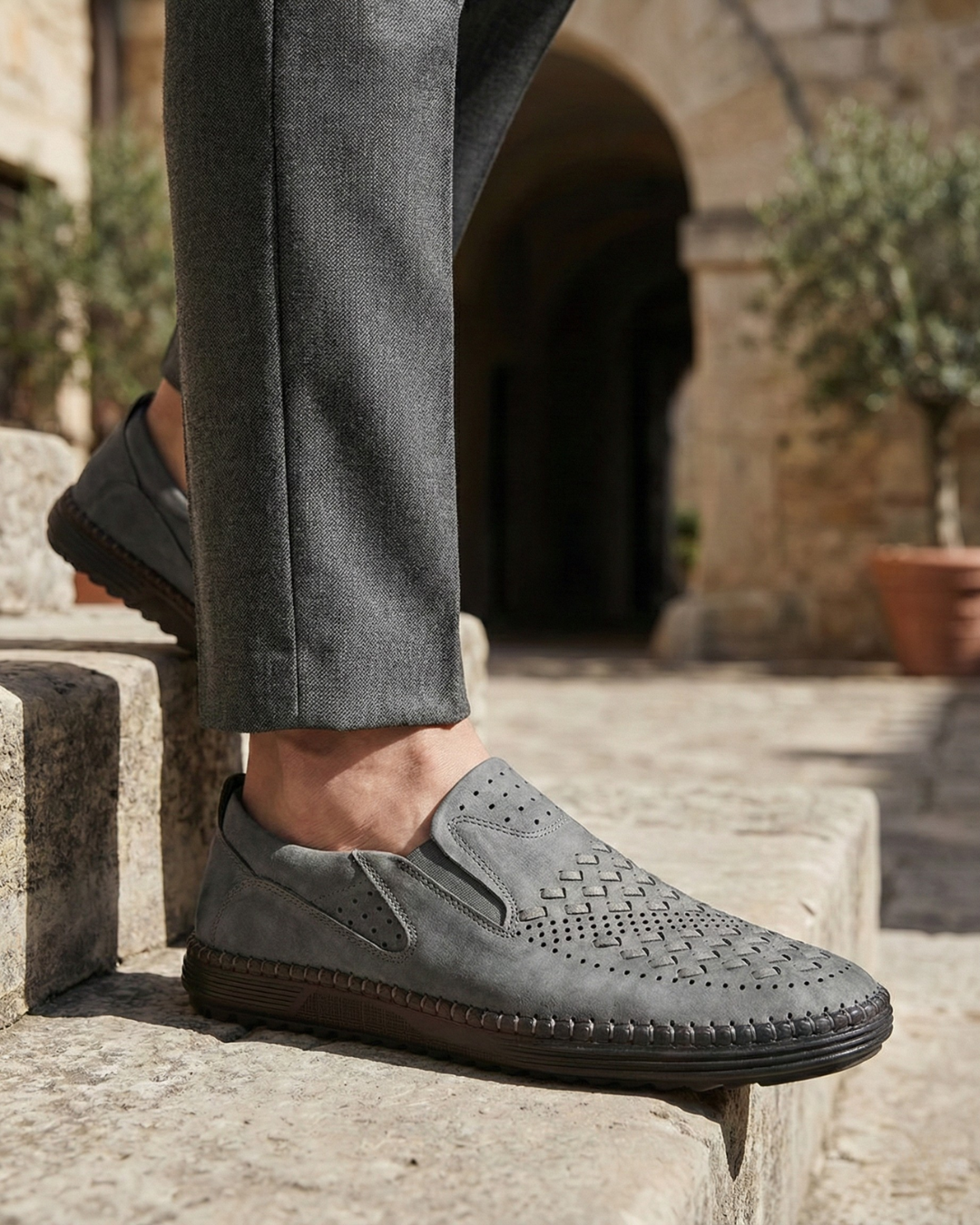 Leder-Loafer an der Ferse gezeigt