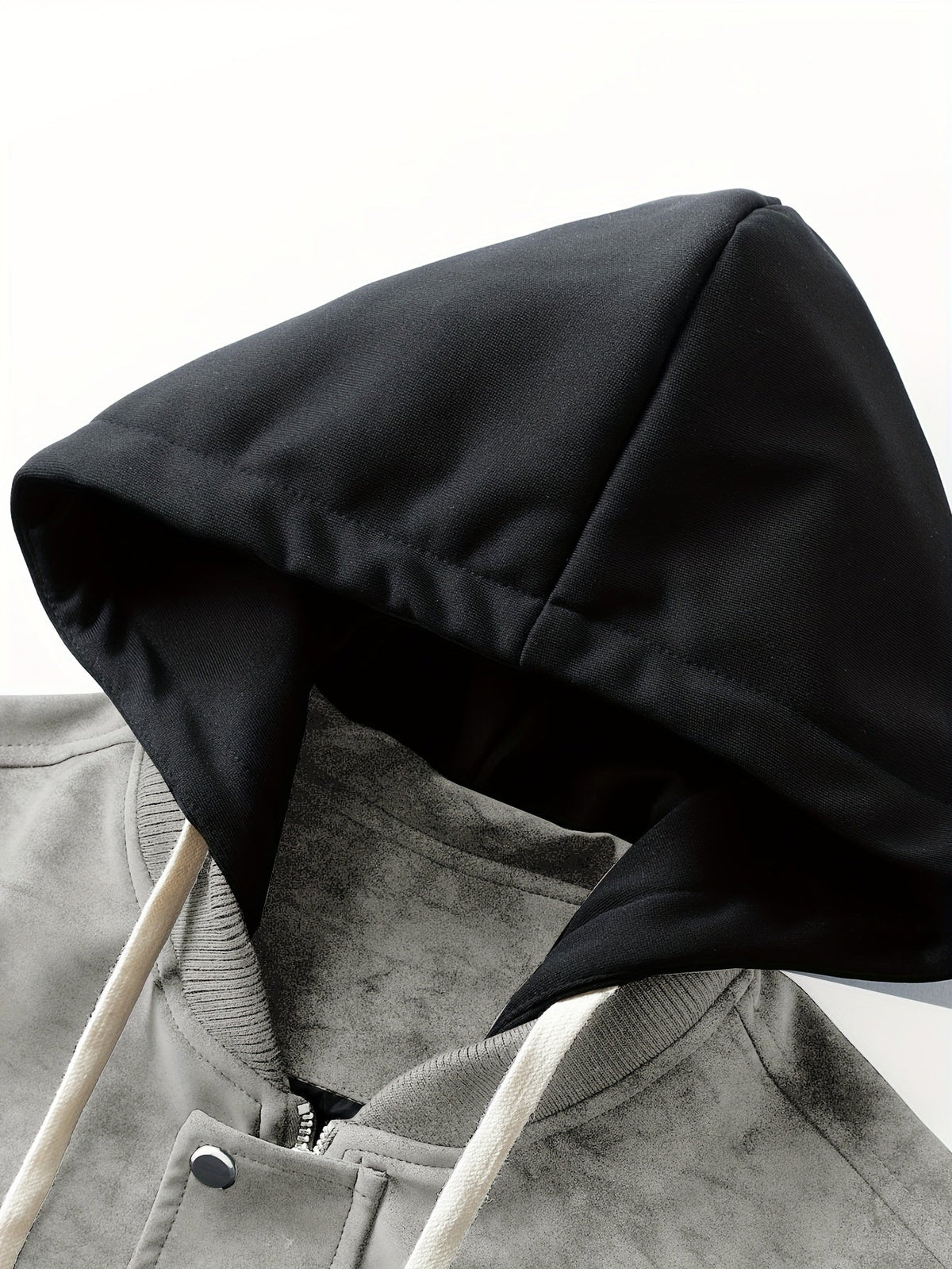 Sportliche Jacke mit Kapuze in vollständiger Produktansicht