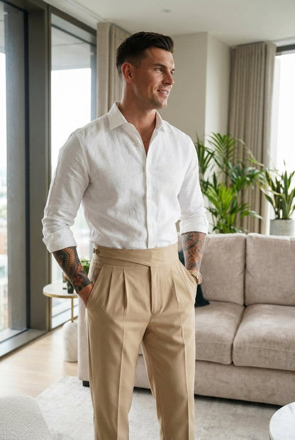 Hochtaillierte, maßgeschneiderte Hosen aus Cottonsilk-Mischgewebe in Creme