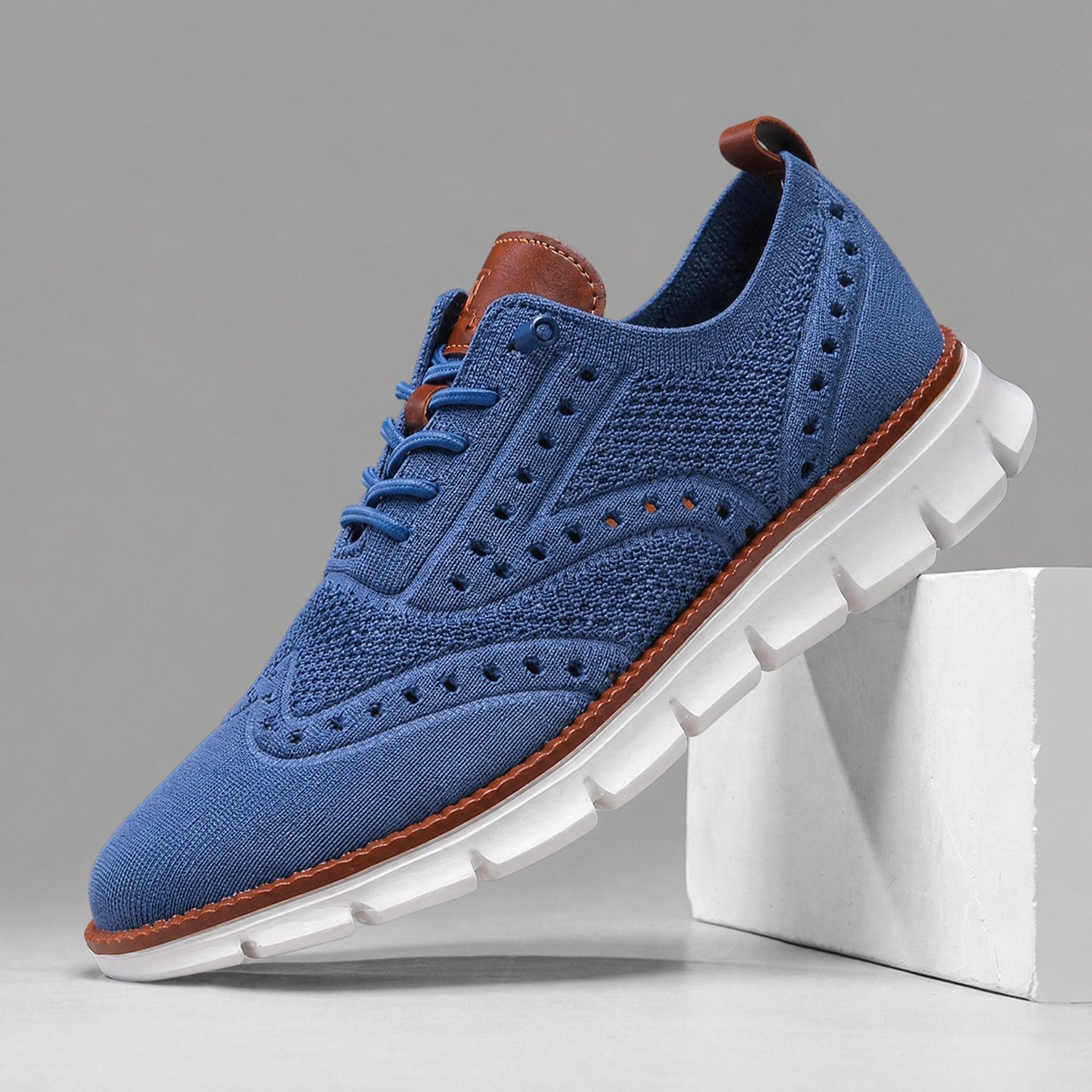 Unisex-Mesh-Sneaker mit gepolsterter Gummisohle in seitlicher Ansicht