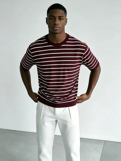 Herren Gestreiftes Polyester-Strick T-Shirt mit Rundhalsausschnitt Weinrot