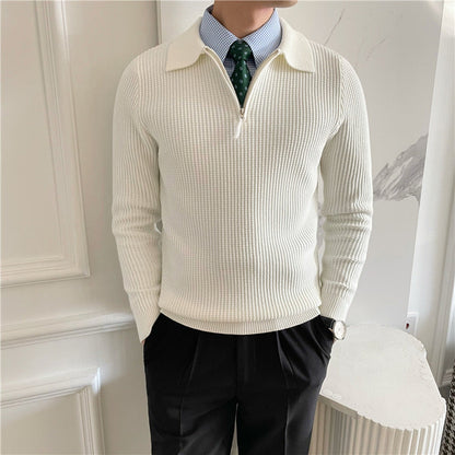 Herren Baumwollpullover mit Halbzip am Model in Seitenansicht