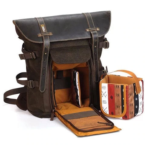 Tom Hollinger |  Canvas- und Leder-Rucksack im Vintage-Kamera-Stil